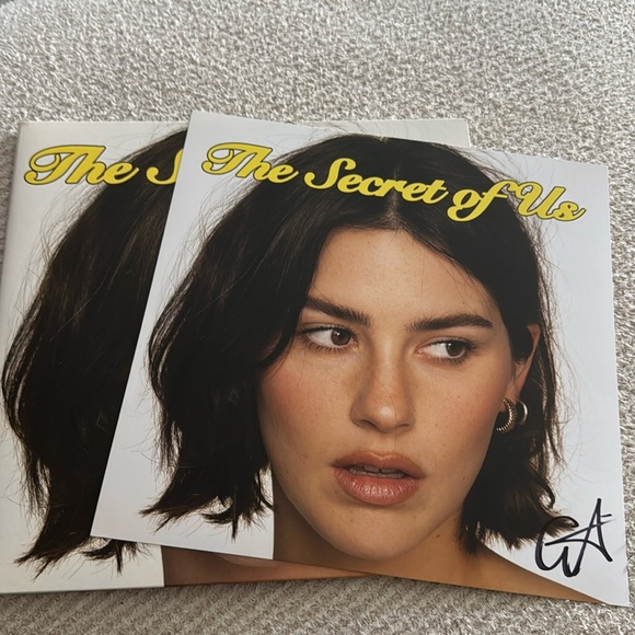 Gracie Abrams The secret of us SIGNED insert + yellow vinyl - Picture 1 of 2